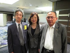左から）森山副本部長、野田総務大臣、山﨑副本部長